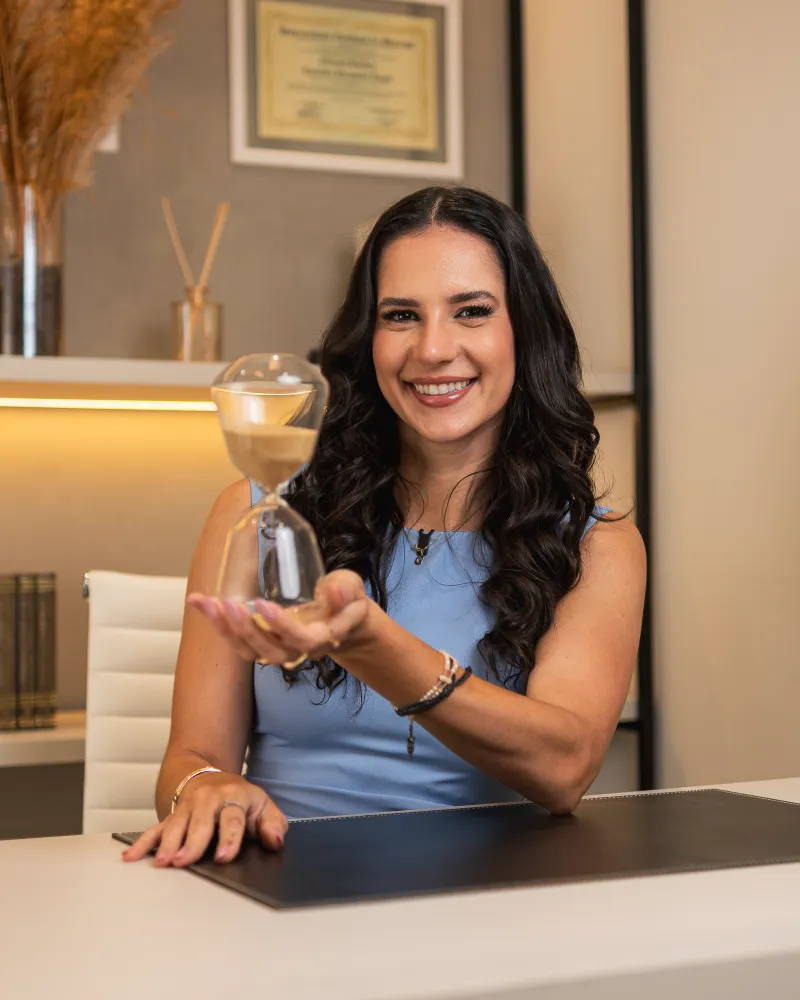 Médica psiquiatra no consultório